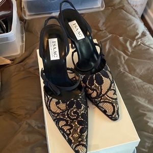 Isaac Mizrahi black and nude lace dress sling backs, never worn, with box